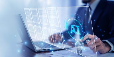 El uso que hacen los empresarios de la tecnología de IA mejora la inteligencia empresarial al proporcionar análisis de datos en tiempo real y capacidades de predicción.